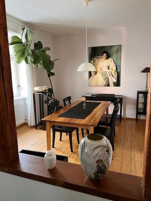 Seeglueck Seeliebe - Charmante Jugendstilwohnung Mit Parkplatz Direkt Im Zentrum Nahe Bahnhof Und Seeufer In Apartment